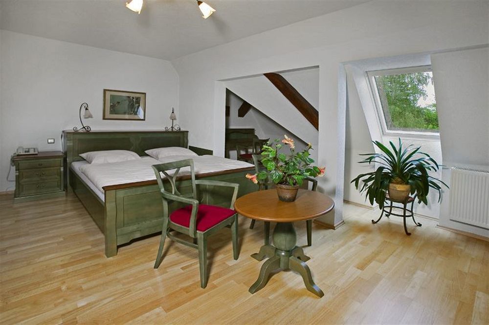 Sant Georg Garni Hotel Mariánské Lázně Екстериор снимка