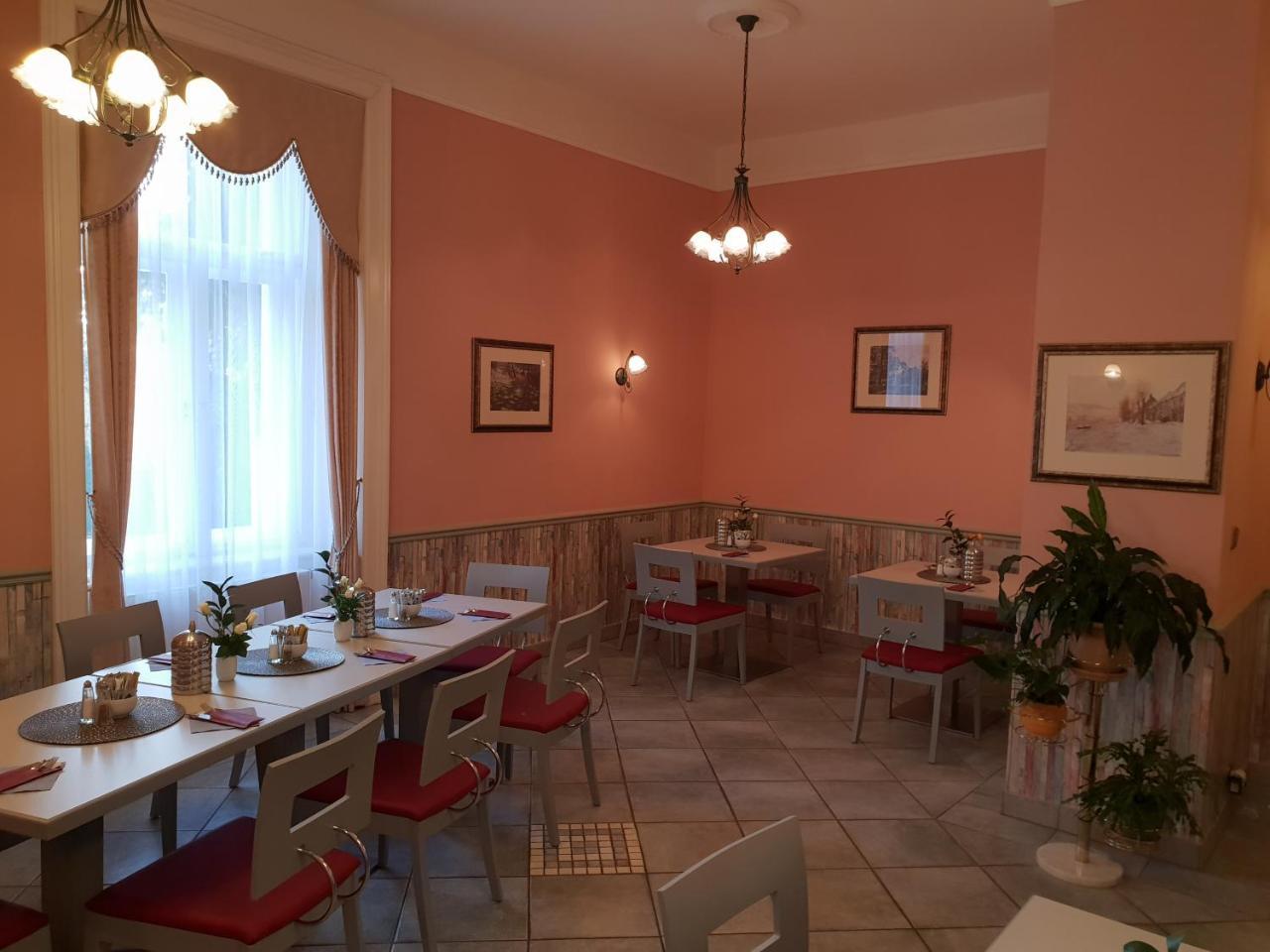 Sant Georg Garni Hotel Mariánské Lázně Екстериор снимка