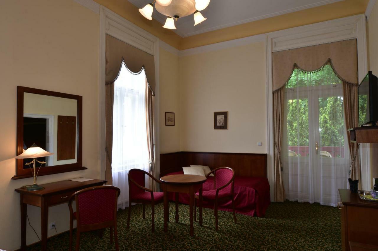 Sant Georg Garni Hotel Mariánské Lázně Екстериор снимка