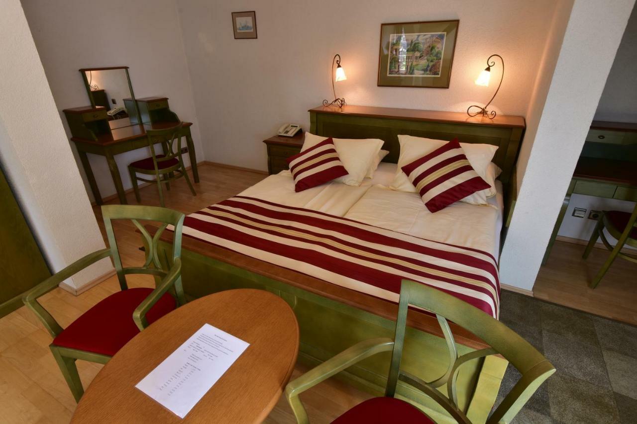 Sant Georg Garni Hotel Mariánské Lázně Екстериор снимка